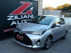 Argento Usata 2017 Toyota Yaris Hybrid Active Tre volumi | 9500 € (Buon prezzo)