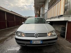 Grigio Usata 2000 VW Golf IV Tre volumi | 2500 € (Buon prezzo)