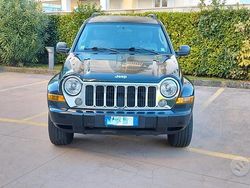 Usata 2005 Jeep Cherokee SUV | 8000 € (Cara)