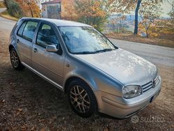 Grigio Usata 2002 VW Golf IV Highline Tre volumi | 2300 € (Buon prezzo)