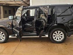 Nero Usata 2010 Mitsubishi Pajero Instyle SUV | 19.500 € (Cara)