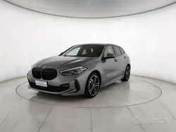Grigio chiaro Usata 2024 BMW 118 Comfort Edition Due volumi | 32.500 € (Ottimo prezzo)