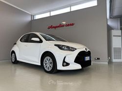 Bianco Usata 2023 Toyota Yaris Tre volumi | 16.800 € (Buon prezzo)