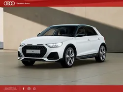Bianco ghiacciaio metallizzato grigio ma Nuova 2025 Audi A1 Design Due volumi | 31.800 € (Buon prezzo)