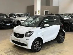 Pure white/black Usata 2016 Smart ForTwo Coupé Prime Due volumi | 10.900 € (Buon prezzo)