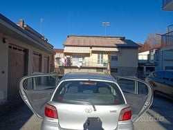 Grigio Usata 2002 Toyota Yaris Due volumi | 1400 €