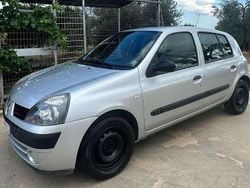 Grigio Usata 2005 Renault Clio II Authentique Tre volumi | 1299 € (Buon prezzo)
