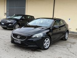 Nero Usata 2017 Volvo V40 R-Design Momentum Tre volumi | 9950 € (Ottimo prezzo)