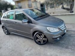 Grigio Usata 2010 Mercedes 200 Tre volumi | 2500 € (Super prezzo)