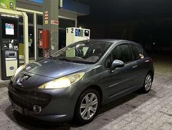 Usata 2008 Peugeot 207 Tre volumi | 2800 € (Buon prezzo)