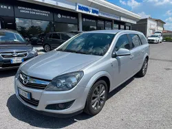 Beige Usata 2010 Opel Astra Enjoy Station wagon | 2900 € (Buon prezzo)