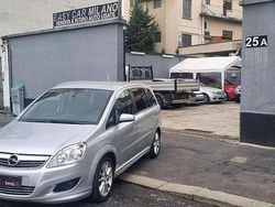 Argento Usata 2009 Opel Zafira Cosmo Monovolume | 4900 € (Buon prezzo)