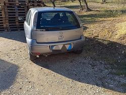 Grigio Usata 2006 Opel Corsa Tre volumi | 750 € (Buon prezzo)