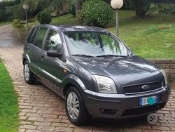Grigio Usata 2003 Ford Fusion Tre volumi | 1300 €