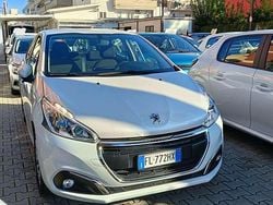 Bianco Usata 2017 Peugeot 208 Active Due volumi | 7499 € (Buon prezzo)