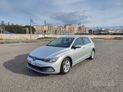 Grigio Usata 2021 VW Golf VIII Life Tre volumi | 19.499 € (Super prezzo)