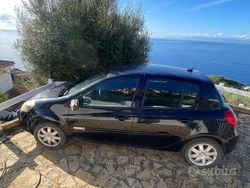 Nero Usata 2011 Renault Clio II Dynamique Tre volumi | 4000 € (Buon prezzo)