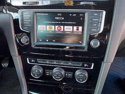 Bianco Usata 2015 VW Golf VII Tre volumi | 13.500 € (Buon prezzo)