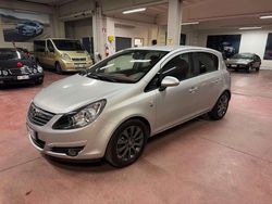 Grigio Usata 2010 Opel Corsa Edition Tre volumi | 5800 € (Buon prezzo)