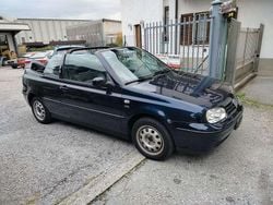 Blu/azzurro Usata 2001 VW Golf Cabriolet Classicline Cabrio | 4300 € (Buon prezzo)