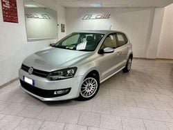 Argento Usata 2010 VW Polo Comfortline Tre volumi | 5490 € (Buon prezzo)