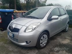 Grigio Usata 2009 Toyota Yaris Sol Tre volumi | 3900 € (Ottimo prezzo)