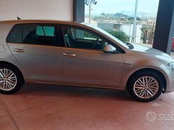 Grigio Usata 2015 VW Golf Highline Tre volumi | 11.300 € (Ottimo prezzo)
