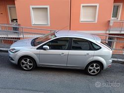 Grigio Usata 2011 Ford Focus Tre volumi | 6200 € (Buon prezzo)