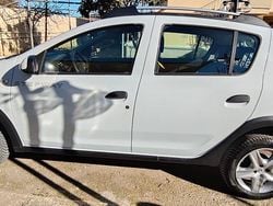 Bianco Usata 2014 Dacia Sandero Stepway Tre volumi | 5900 € (Buon prezzo)