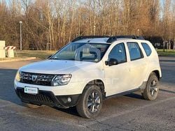 Bianco Usata 2015 Dacia Duster Lauréate SUV | 6100 € (Buon prezzo)