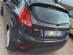 Grigio Usata 2009 Ford Fiesta Due volumi | 3500 € (Ottimo prezzo)