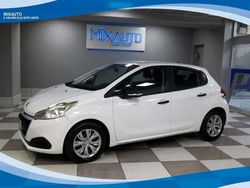 Bianco pastello Usata 2016 Peugeot 208 Access Due volumi | 9500 € (Buon prezzo)