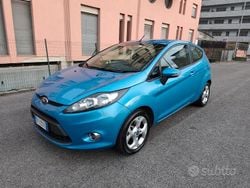 Blu Usata 2011 Ford Fiesta Titanium Tre volumi | 3800 € (Buon prezzo)