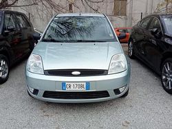 Grigio Usata 2004 Ford Fiesta Due volumi | 200 €