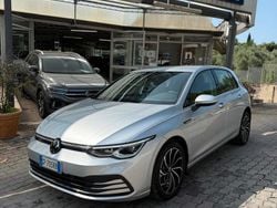 Argento Usata 2023 VW Golf VIII Style Tre volumi | 27.900 € (Buon prezzo)