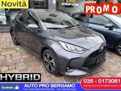 Grigio Nuova 2025 Toyota Yaris Hybrid Tre volumi | 19.700 € (Buon prezzo)