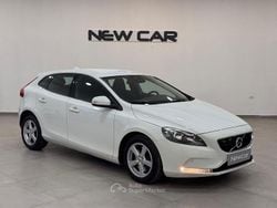 Bianco Usata 2017 Volvo V40 Business Edition Tre volumi | 10.900 € (Buon prezzo)