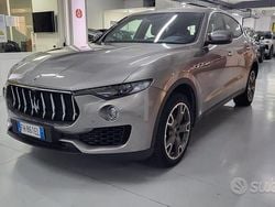 Grigio Usata 2017 Maserati Levante SUV | 35.900 € (Buon prezzo)