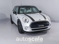Bianco avorio / tetto nero Usata 2017 Mini Cooper Hype Due volumi | 14.990 € (Buon prezzo)