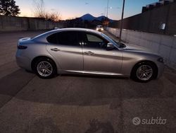 Grigio Usata 2018 Alfa Romeo Giulia Business Tre volumi | 20.000 € (Buon prezzo)