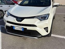 Usata 2016 Toyota RAV4 Hybrid SUV | 15.000 € (Buon prezzo)