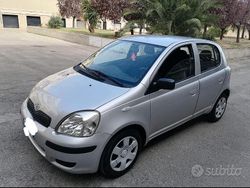 Grigio Usata 2004 Toyota Yaris Due volumi | 3000 € (Buon prezzo)