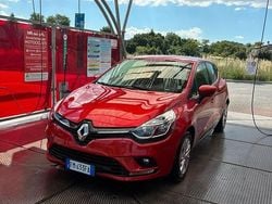 Rosso Usata 2017 Renault Clio IV Tre volumi | 8990 € (Buon prezzo)