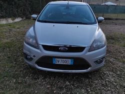 Grigio Usata 2009 Ford Focus Titanium Tre volumi | 2900 € (Buon prezzo)