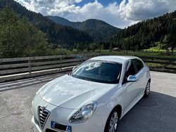 Bianco Usata 2013 Alfa Romeo Giulietta Exclusive Due volumi | 10.000 € (Molto cara)