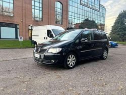 Grigio Usata 2008 VW Touran Highline Monovolume | 3690 € (Buon prezzo)