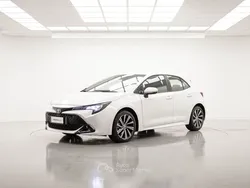 Super white [040] Usata 2023 Toyota Corolla Active Tre volumi | 21.610 € (Buon prezzo)