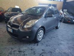 Grigio scuro Usata 2011 Toyota Yaris Cool Tre volumi | 5350 € (Buon prezzo)