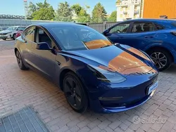 Blu Usata 2021 Tesla Model 3 Long Range Tre volumi | 29.400 € (Ottimo prezzo)