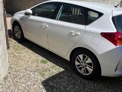Bianco Usata 2014 Toyota Auris Tre volumi | 10.500 € (Buon prezzo)